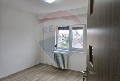 Apartament cu 3 camere de vanzare, strada Pictor Aman - 4