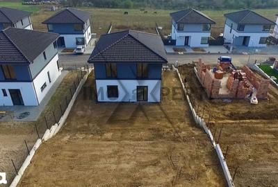 Casă cu 4 camere cu Teren 500 Mp în Baciu - 1
