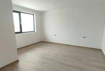 Casă cu 4 camere cu Teren 250 Mp în Odăi - 4