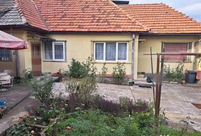 Casă cu 4 camere cu Canalizare în Central - 11