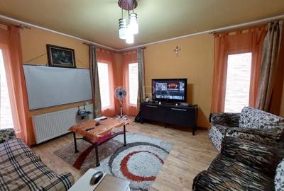 Duplex cu 4 camere cu Canalizare în Florești