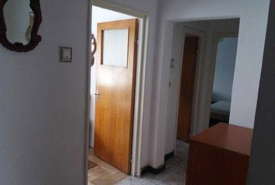 Apartament cu 3 camere decomandat în Micro 4 - 5