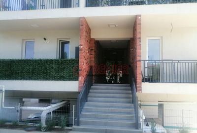 Apartament cu 3 camere semidecomandat în Metalurgiei