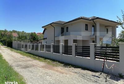 Casă cu 6 camere cu Teren 488 Mp în Răzvad - 4