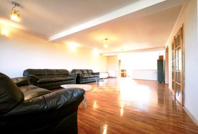 Casă cu 4 camere cu Teren 5000 Mp în Central - 3