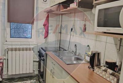 Apartament cu 2 camere semidecomandat, mobilat în Craiovița Nouă