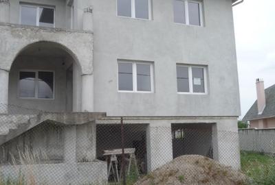 Casă cu 5 camere cu Teren 1250 Mp în Central - 17