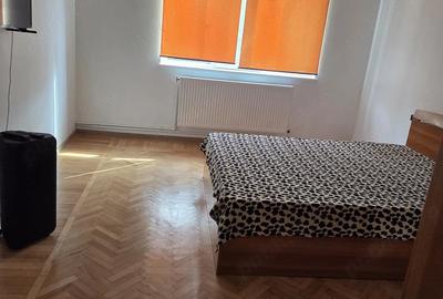 Apartament cu 3 camere semidecomandat în Ultracentral