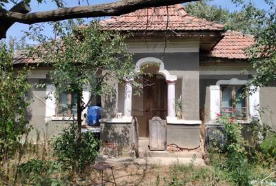 Casă individuală cu 4 camere cu Teren 2300 Mp în Vârvor