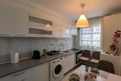 Apartament cu 3 camere semidecomandat în Florești