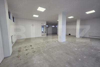 Spațiu comercial, de 270 mp, în Central - 3