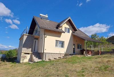 Casă cu Teren 900 Mp în Central - 2