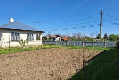 Casa Teren comuna Smeeni BZ teren 2878mp Pret: 40.000 Tip imobil: Casa teren - 2