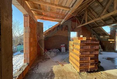 Casă cu 4 camere cu Teren 250 Mp în Central - 13