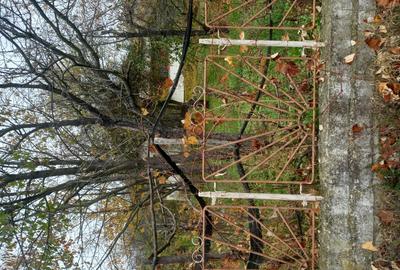 Vand casa in localitatea Scorusu,5 km distanta de Turceni,3 camere plus baie ?i bucatarie, livada cu - 5
