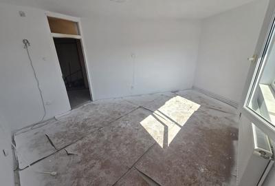 Langa Sud Plaza. Decomandat. Centrala proprie. 2 Balcoane, Debara. - 4