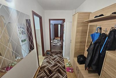Apartament cu 3 camere semidecomandat, mobilat în Micro III - 20