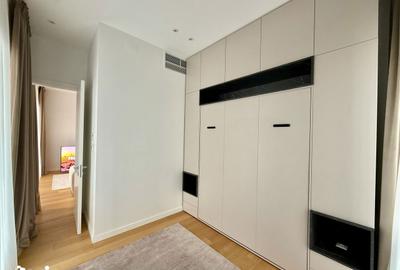 Apartament cu 3 camere, mobilat în Tei