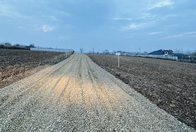 Teren de 700 mp, în Exterior Vest - 1