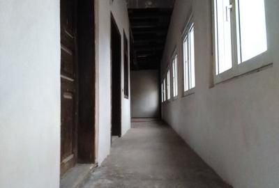 Casă cu 4 camere în Central - 3