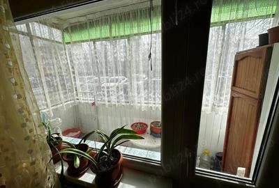 Apartament cu 3 camere decomandat în Tractorul