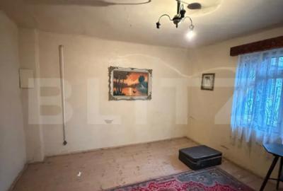 Casă cu 3 camere cu Teren 2745 Mp în Central - 1