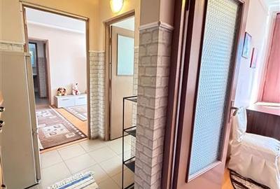 Apartament cu 3 camere semidecomandat, mobilat în Florilor - 5