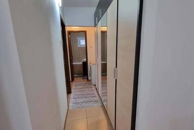 Apartament cu 3 camere semidecomandat în Mircea cel Bătrân