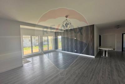 Casă cu 4 camere cu Teren 715 Mp în Lăpușel - 2