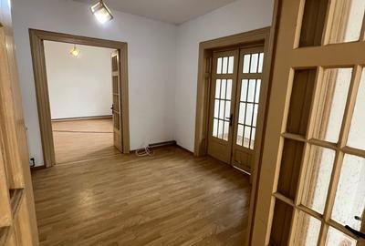 Casă cu Teren 500 Mp în Central - 1