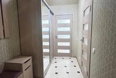 Garsonieră decomandată în Titan - 2