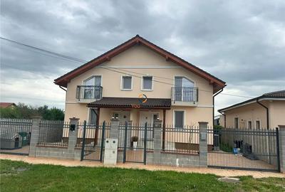 Casă cu 4 camere cu Teren 600 Mp în Central - 1