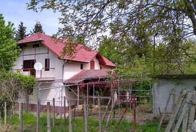 Casă cu 4 camere în Covăsinț