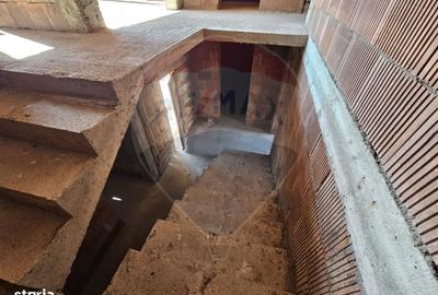 Casă cu 8 camere cu Teren 350 Mp în Central - 4