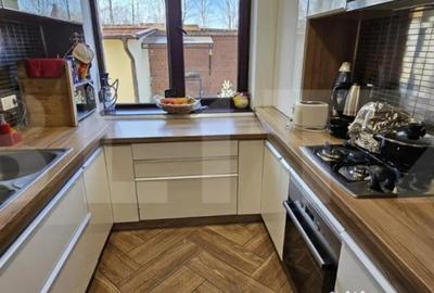 Apartament cu 4 camere decomandat în Central - 2