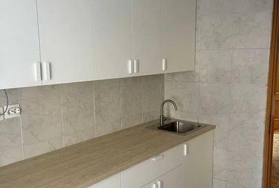 Apartament cu 3 camere decomandat, mobilat în Vitan