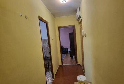 Apartament cu 3 camere decomandat, mobilat în Casa de Cultură