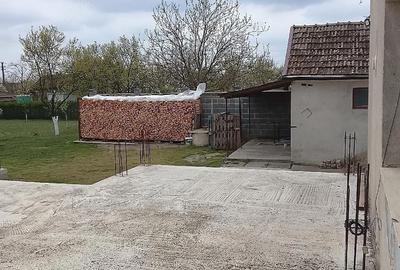 Casă cu 4 camere cu Teren 1135 Mp în Central