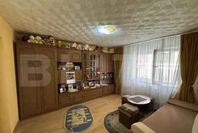 Apartament cu 3 camere semidecomandat în 9 Mai - 7