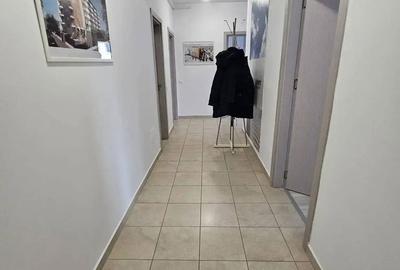 Apartament cu 3 camere decomandat în Titan