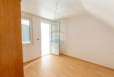 Casă cu 5 camere cu Teren 378 Mp în Purcăreni - 1