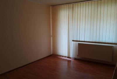 Carpa?i 1, 2 camere, et.4. - 7