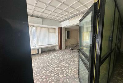 Spațiu comercial, de 200 mp, în Central - 4