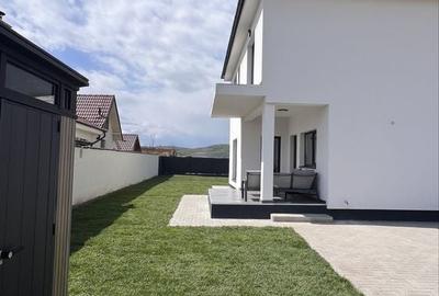 Casă cu 4 camere în Cristian