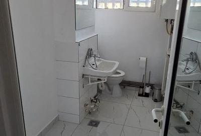 Spațiu comercial, de 51 mp, în Central - 8