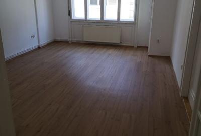 Birou, 91 mp în Central