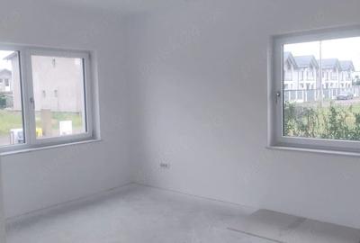 Casă cu Teren 500 Mp în Strejnicu - 4