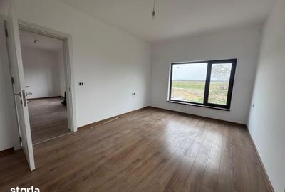 Casă cu 3 camere cu Teren 715 Mp în Chevereșu Mare
