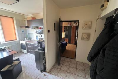 Garsonieră, etaj 4/4, 32 mp, zona Lidl – Gara – Școala nr. 7 - 2