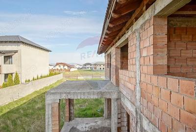 Casă cu 6 camere cu Teren 462 Mp în Sânpetru - 1